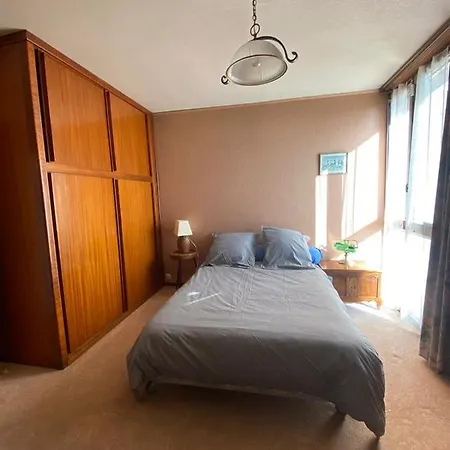 Maison 2 A 12 Personnes,quartier Residentiel